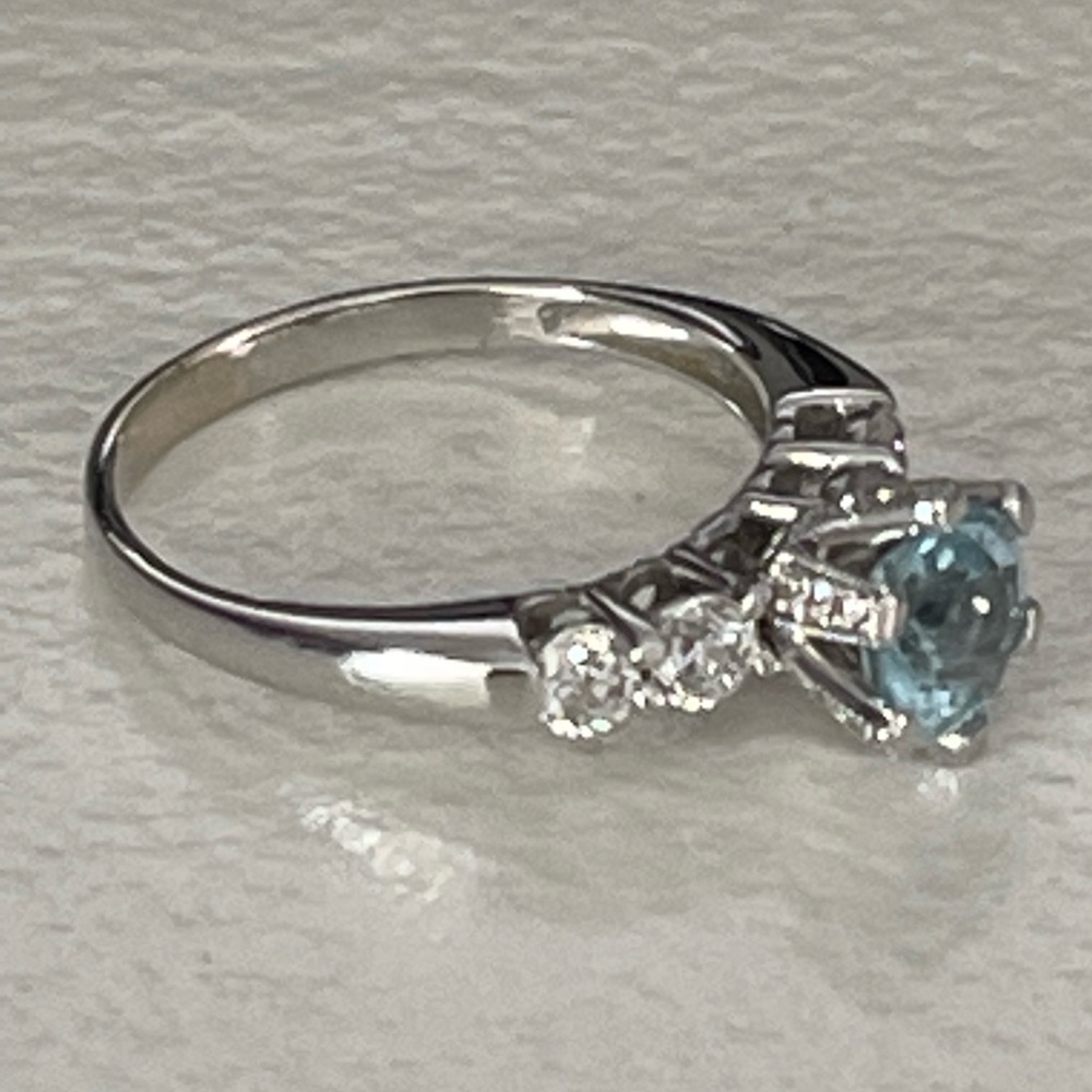 Genuine aquamarine and natural earth mined diamonds set in 14K solid white gold. - Picture 3 of 16